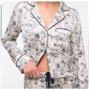 Abercrombie and Fitch Women's Blue and White Printed Pajama Set
